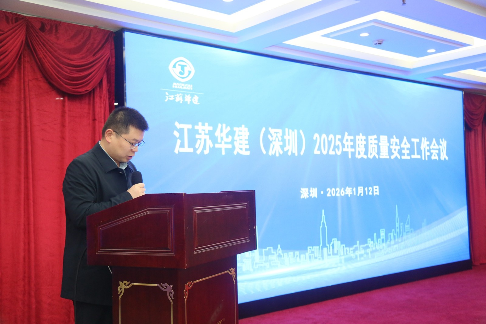 任斌宣读表彰.JPG 任斌宣读表彰.JPG